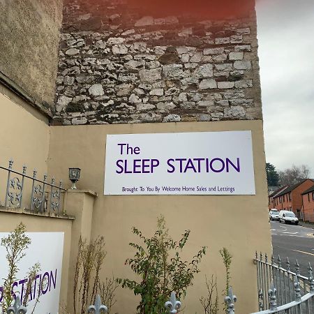 The Sleep Station Newport Hotel Exterior foto