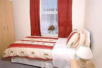 The Sleep Station Newport Hotel Exterior foto
